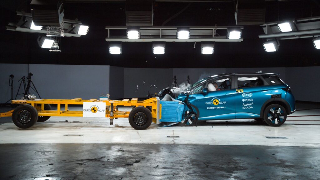 Segurança em Carros Elétricos: Quem se Destaca e Quem Fica para Trás