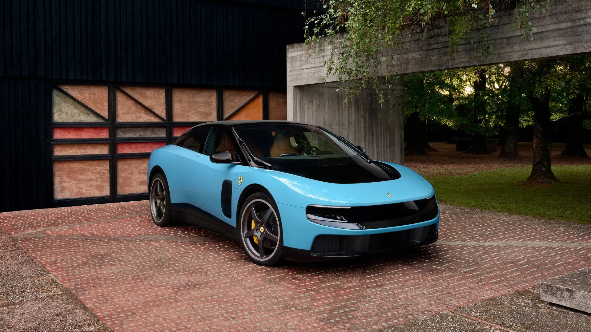 Ferrari Luce divide opiniões e pressiona ações da marca