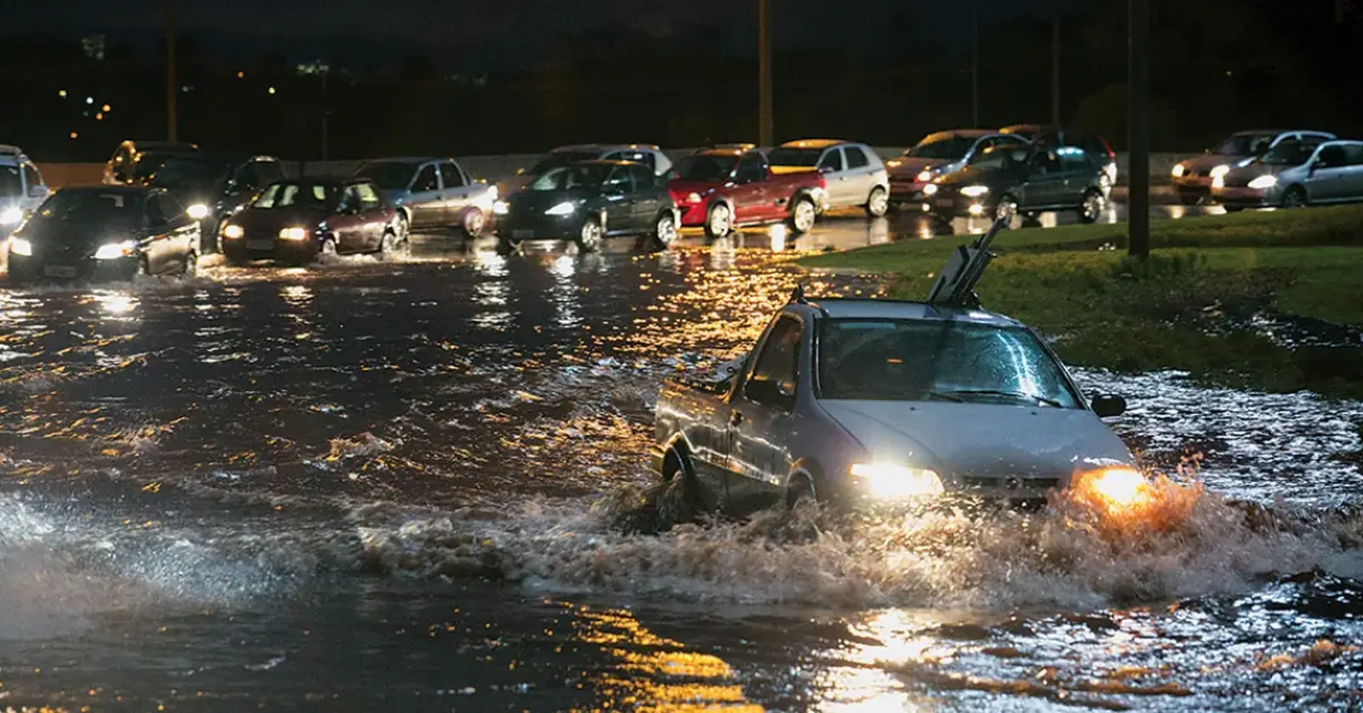 Seguro auto cobre danos da chuva